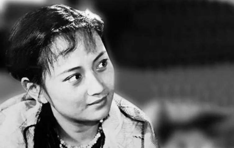 1972年,八一明星赴珠影厂,王晓棠留守,厂长泪流满面