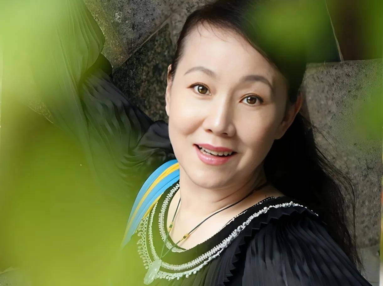 康群智:演恶婆婆被骂,嫁给小男人,生下帅儿子,年近七十很幸福