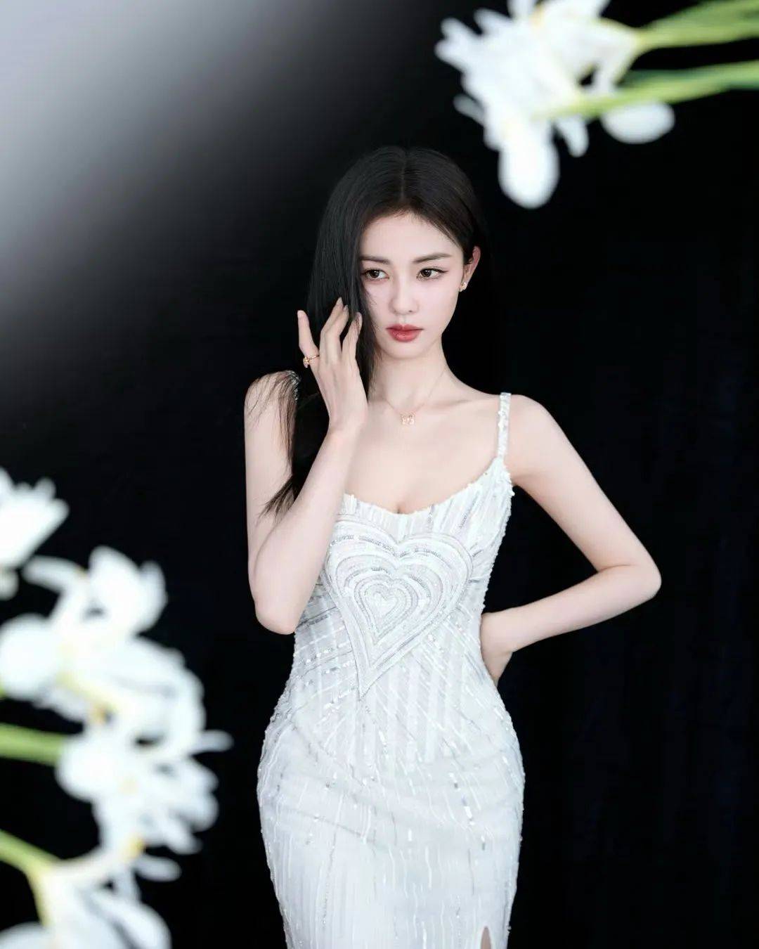白鹿气质绝美身材很有料