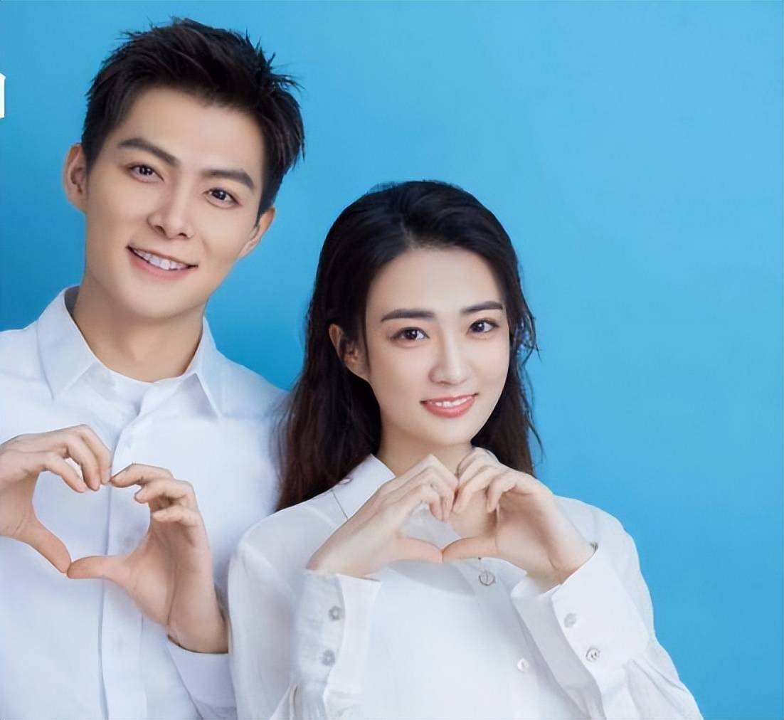 原创徐璐亲男友张铭恩晒近照长发飘飘气质迷人糊是最好的保护色