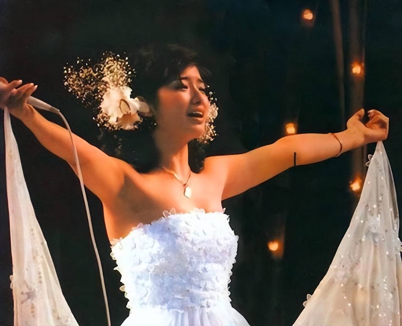 "樱花女神"山口百惠,风华绝代的青春,优雅依旧的时光