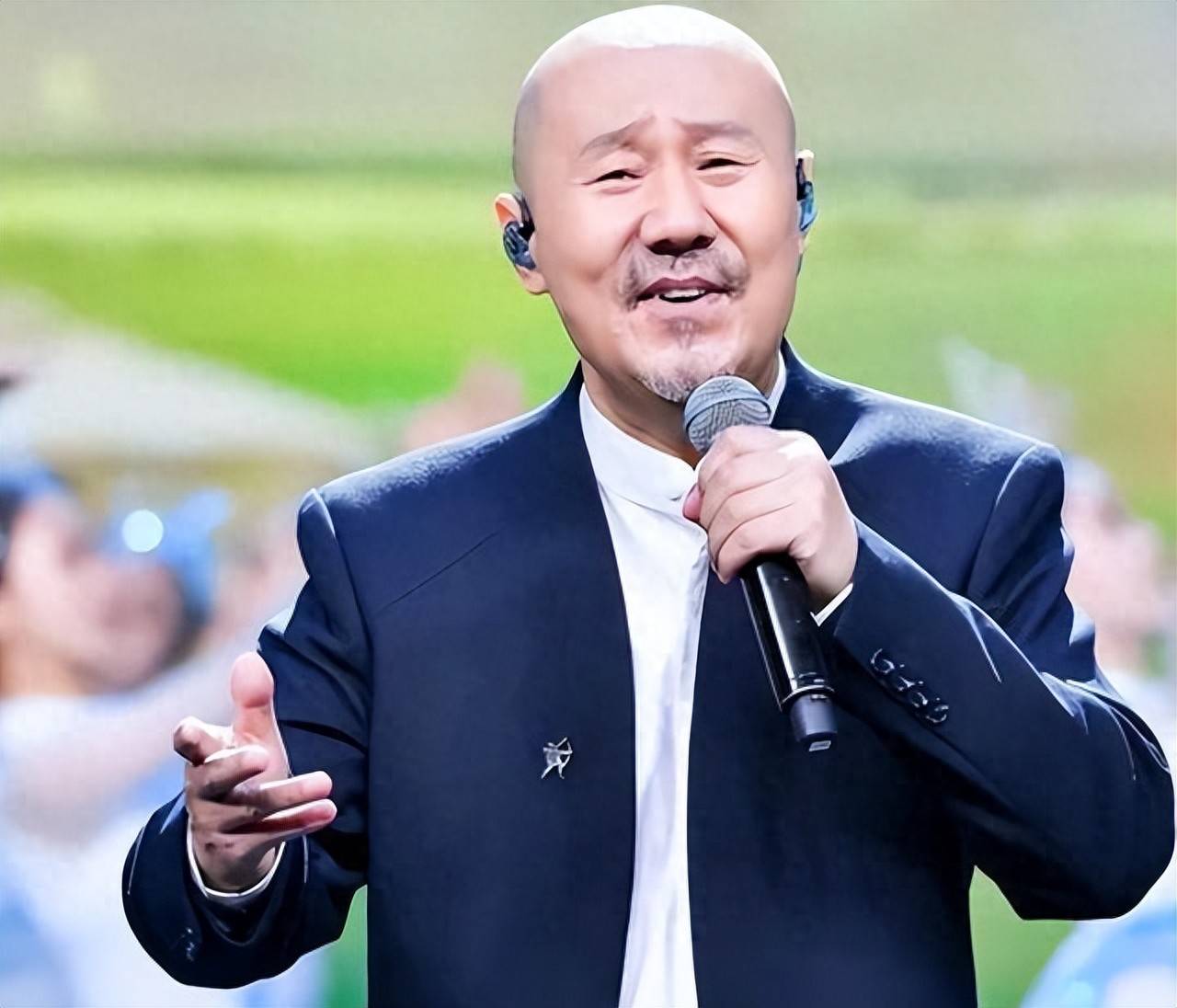 "草原歌手"腾格尔:喝酒败尽家产,妻离女逝,他如今后悔了吗?