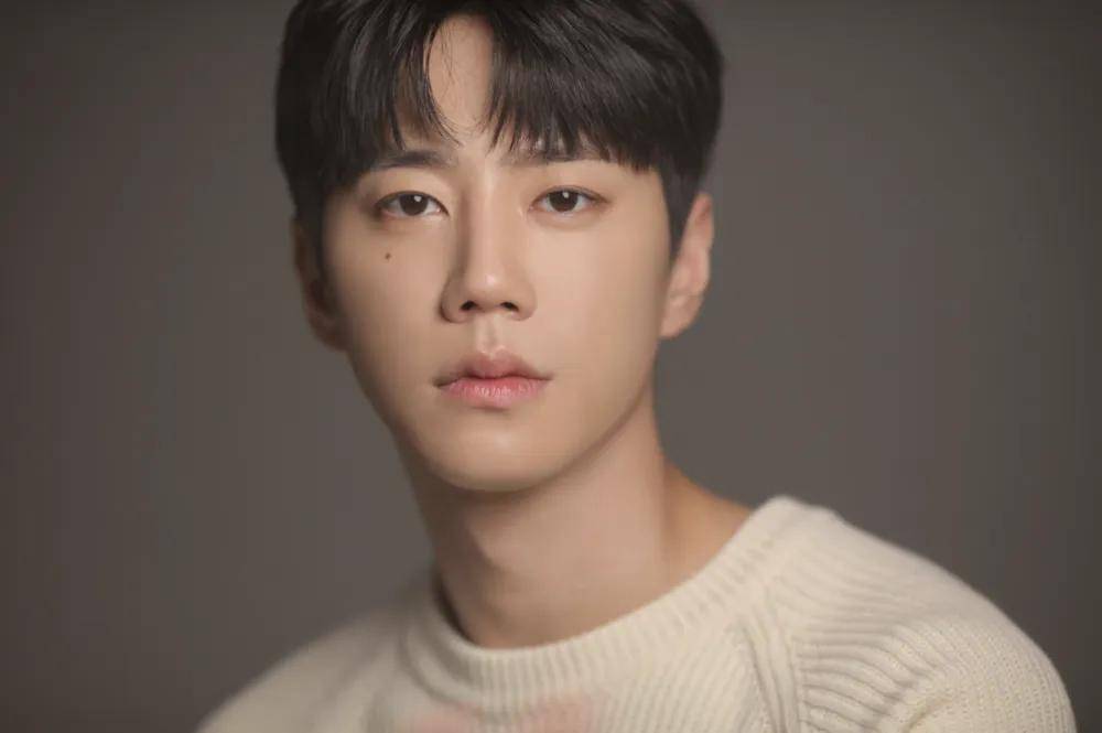 李浚荣快成渣男专业户演过杀人魔,大玩sm