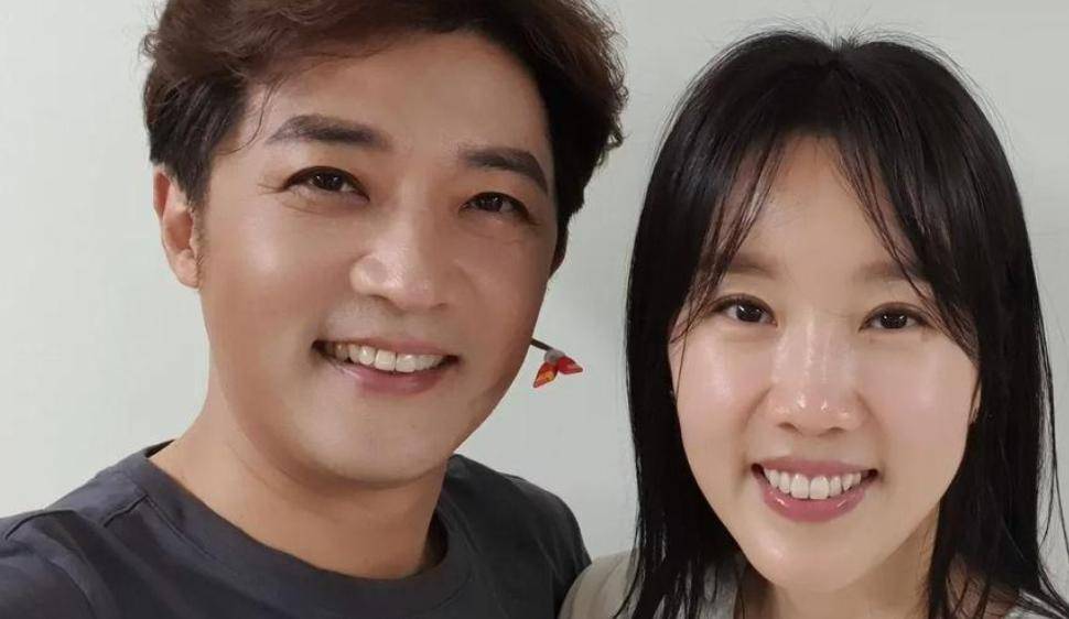 韩国顶流回归,54岁依旧帅气迷人,曾在中国大热