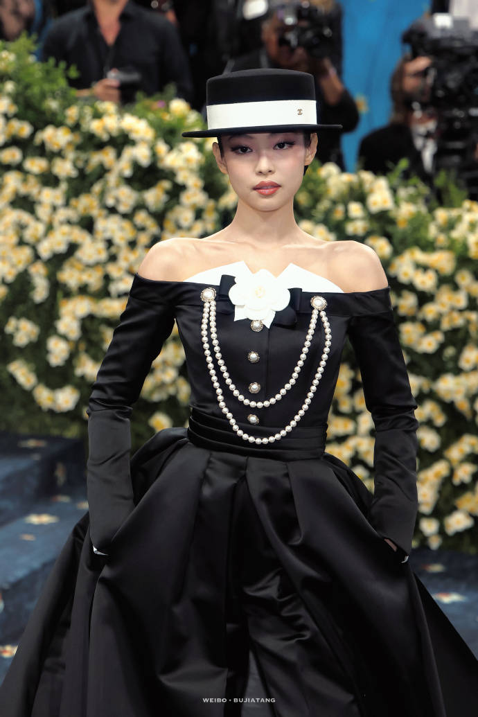 Jennie连续三年出席MetGala,获海外媒体盛赞插图8 Jennie连续三年出席MetGala,获海外媒体盛赞插图8
