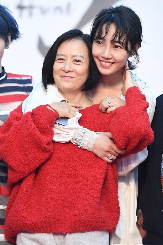 王京花:陈道明称姐,身家亿万坐拥北京街,却捧不红儿子