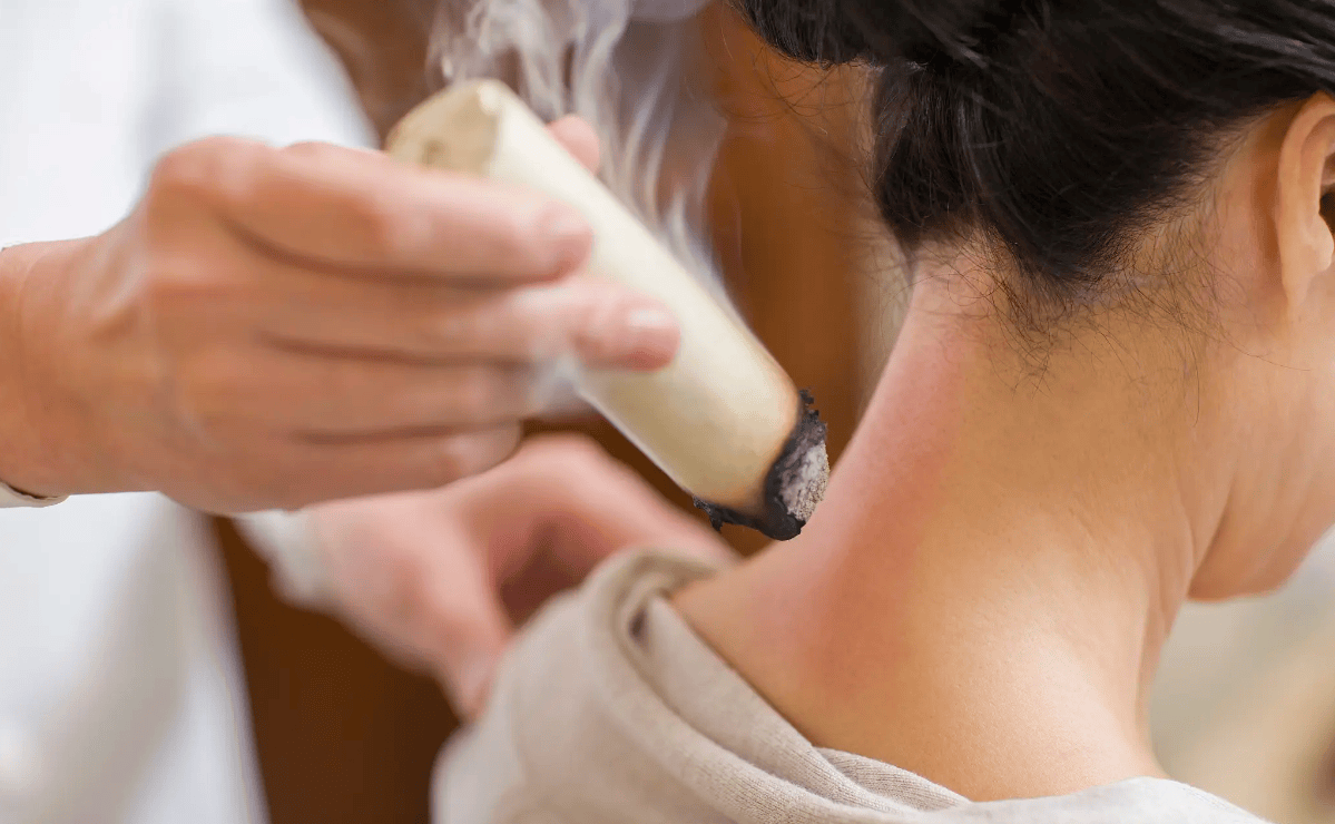 艾灸理疗:传统养生的新热潮与足百泰的健康助力