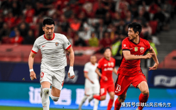 中超焦点战：上海海港3-1逆转青岛海牛，争议判罚成赛后热点