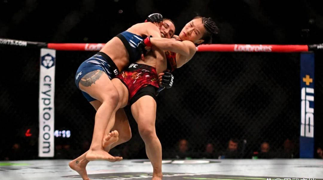张伟丽与舍甫琴科的史诗对决：UFC女子拳坛新高潮