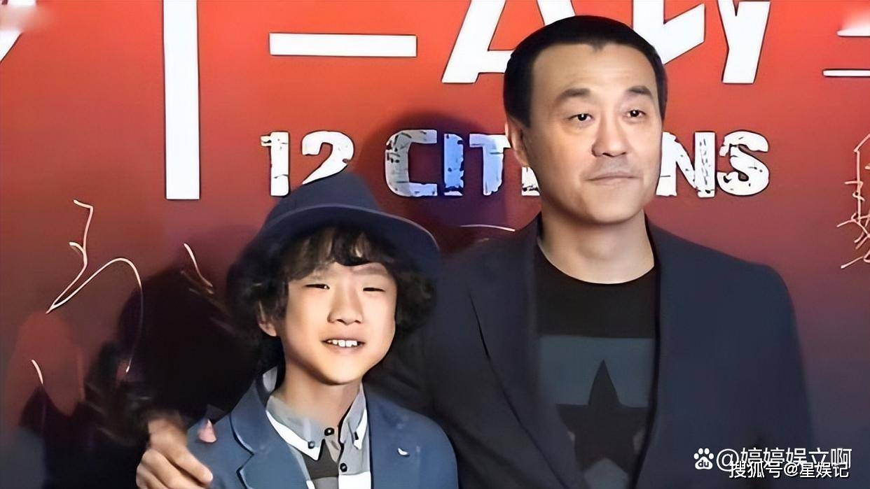 原来她是何冰妻子!结婚27年育有帅气儿子,21岁儿子已子承父业