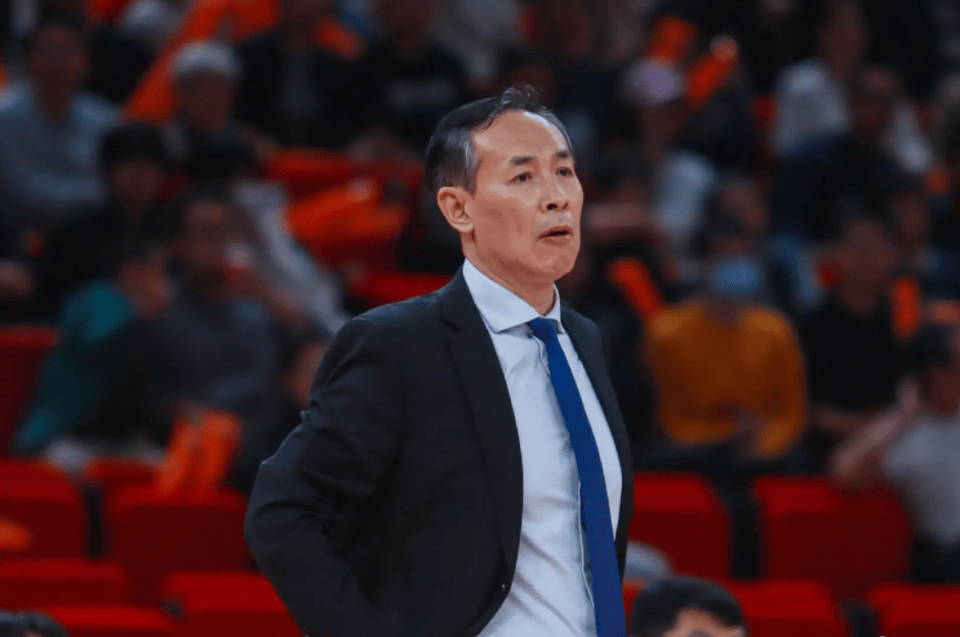 许利民重蹈女篮覆辙!面对失误不知所措,目送广厦一鼓作气拿下