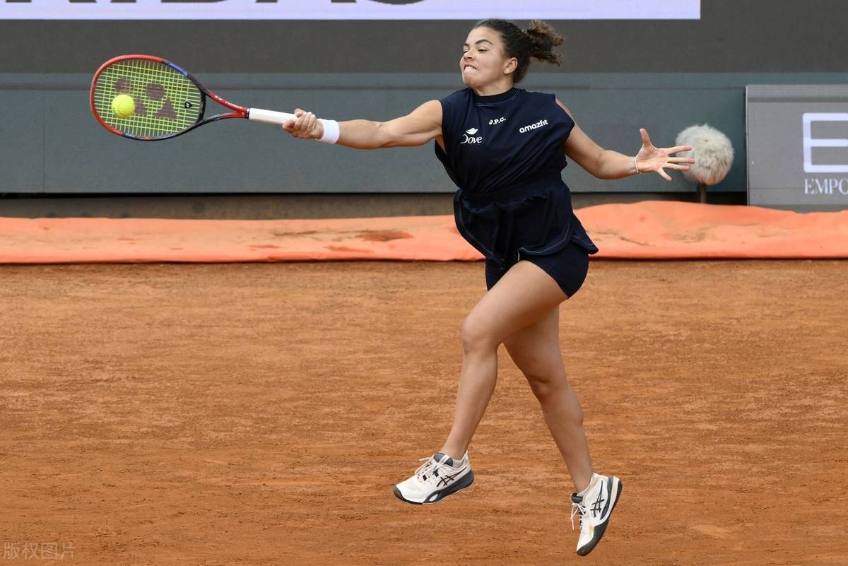 超级逆转2-1！WTA罗马赛首个四强诞生，郑钦文激战克星萨巴伦卡