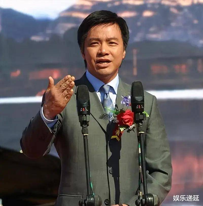 成龙幕后英雄,曾与林心如同居8年,娶35岁娇妻胖成球