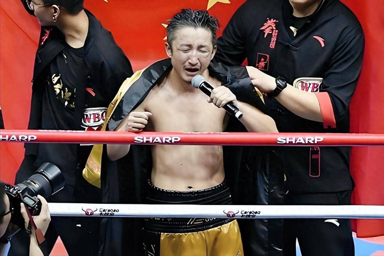 邹市明VS本·华莱士：格斗史上的极致对决，蝴蝶拳能否撼动铁塔巨汉？