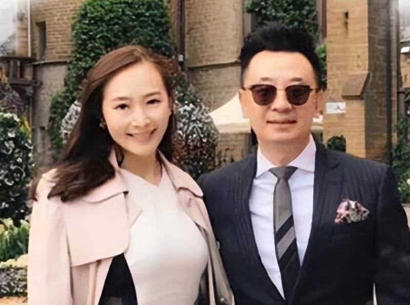演员曲栅栅,嫁给落魄黄海波,任劳任怨养夫十年,如今苦尽甘来