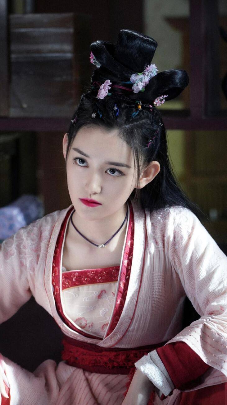 蒋依依姐姐曝光:表演系中专毕业,现任协和医院导医!