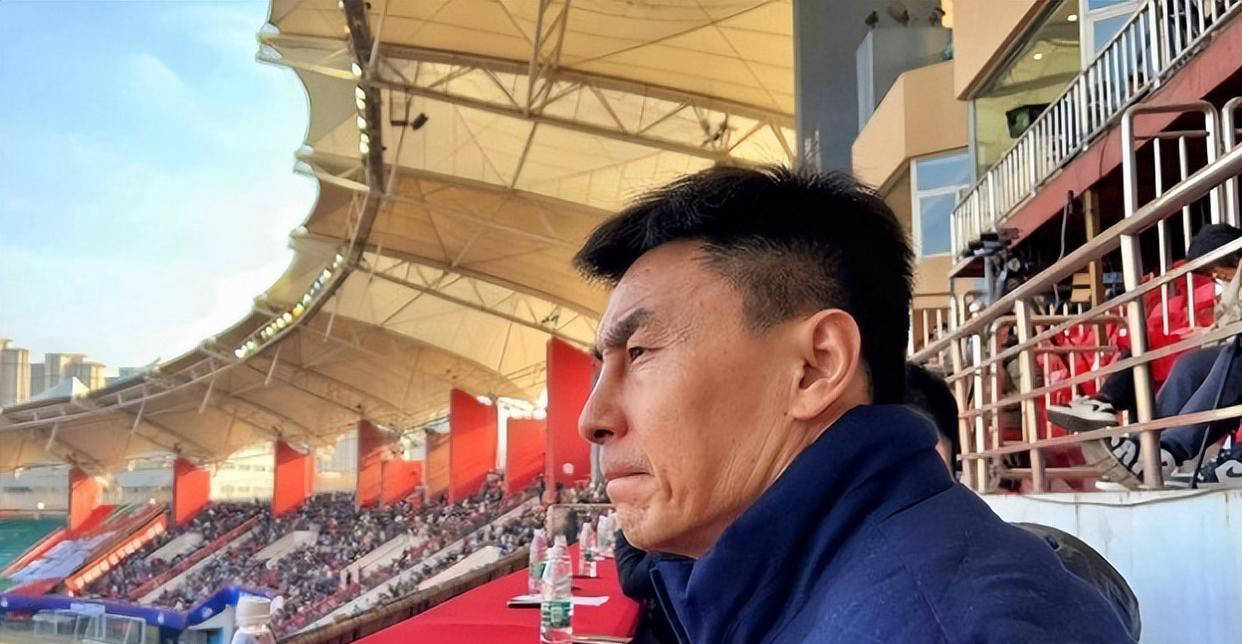 武汉三镇新帅邓卓翔：保级路上的关键人物