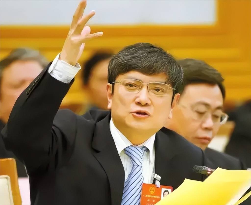 "最狂校长"郑强:特权也好,歪风邪气也罢,统统都给你治了!