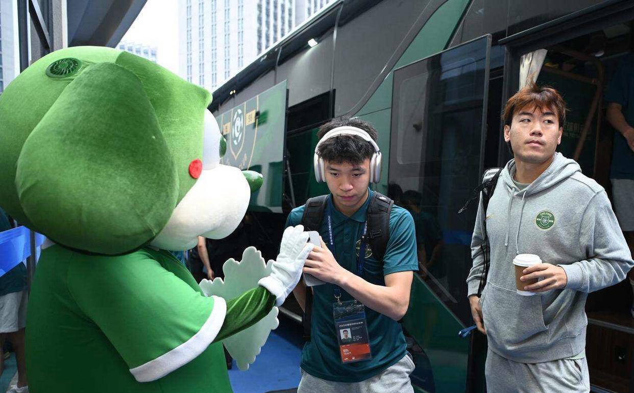 德媒：维尔茨一家不高兴拜仁放的消息，拜仁则不满其密会曼城红军