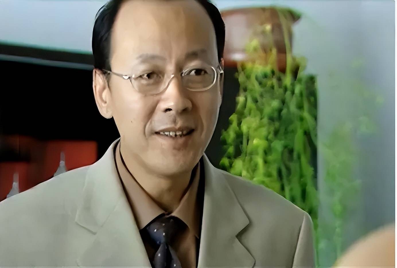 不羡鸳鸯不羡仙,羡慕侯总每一天,流氓专业户侯天来是怎么炼成的