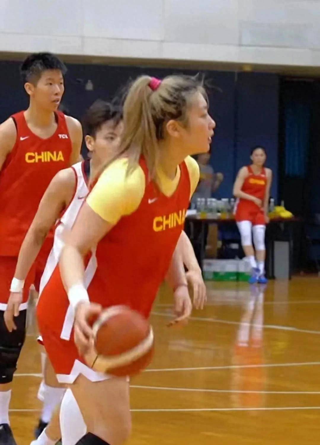 李梦：从“勒布朗梦”到暖心梦姐，中国女篮的传奇锋线