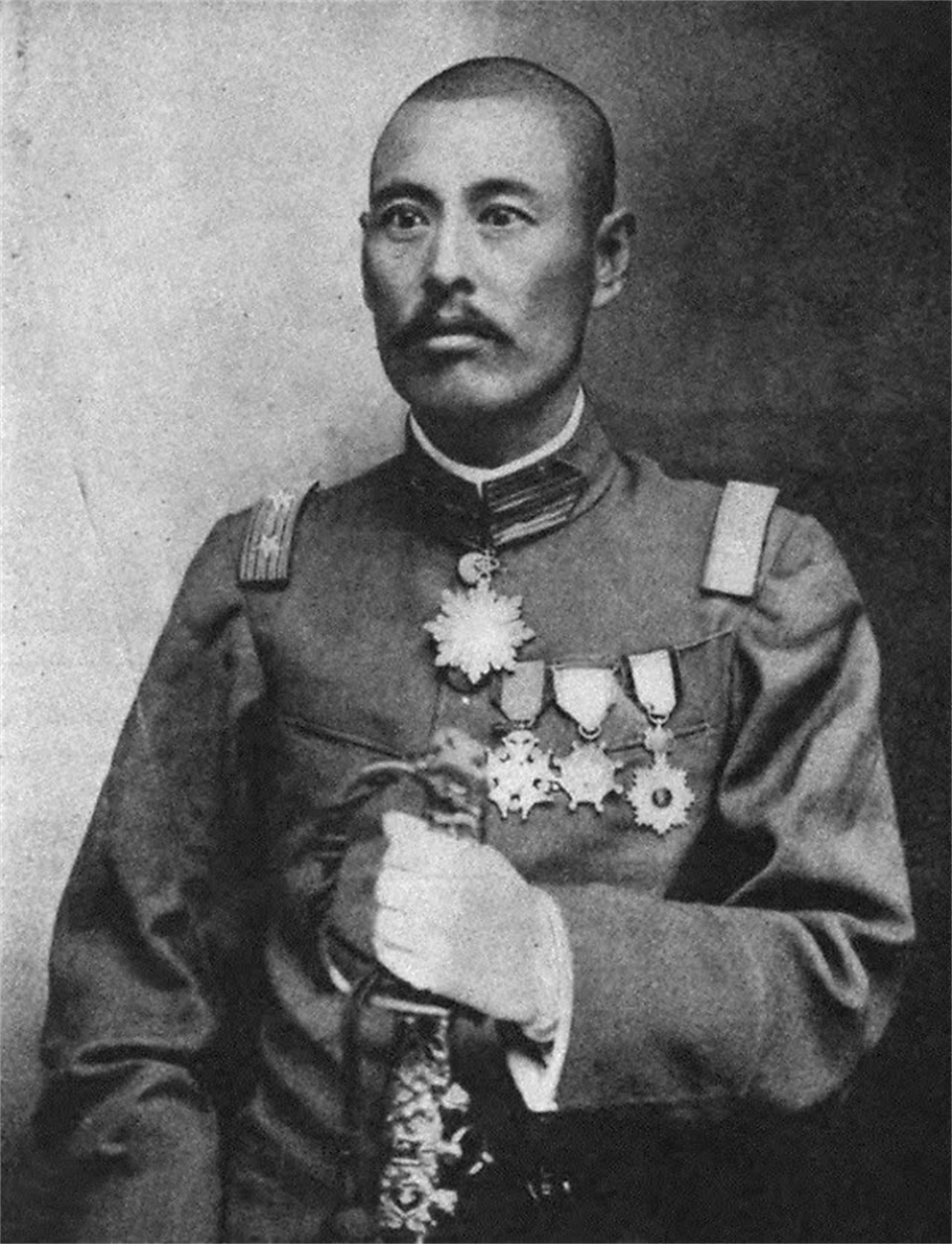 吴佩孚纳妾,一夫一妻一妾同居一室,心力憔瘁:这比打仗都费劲!