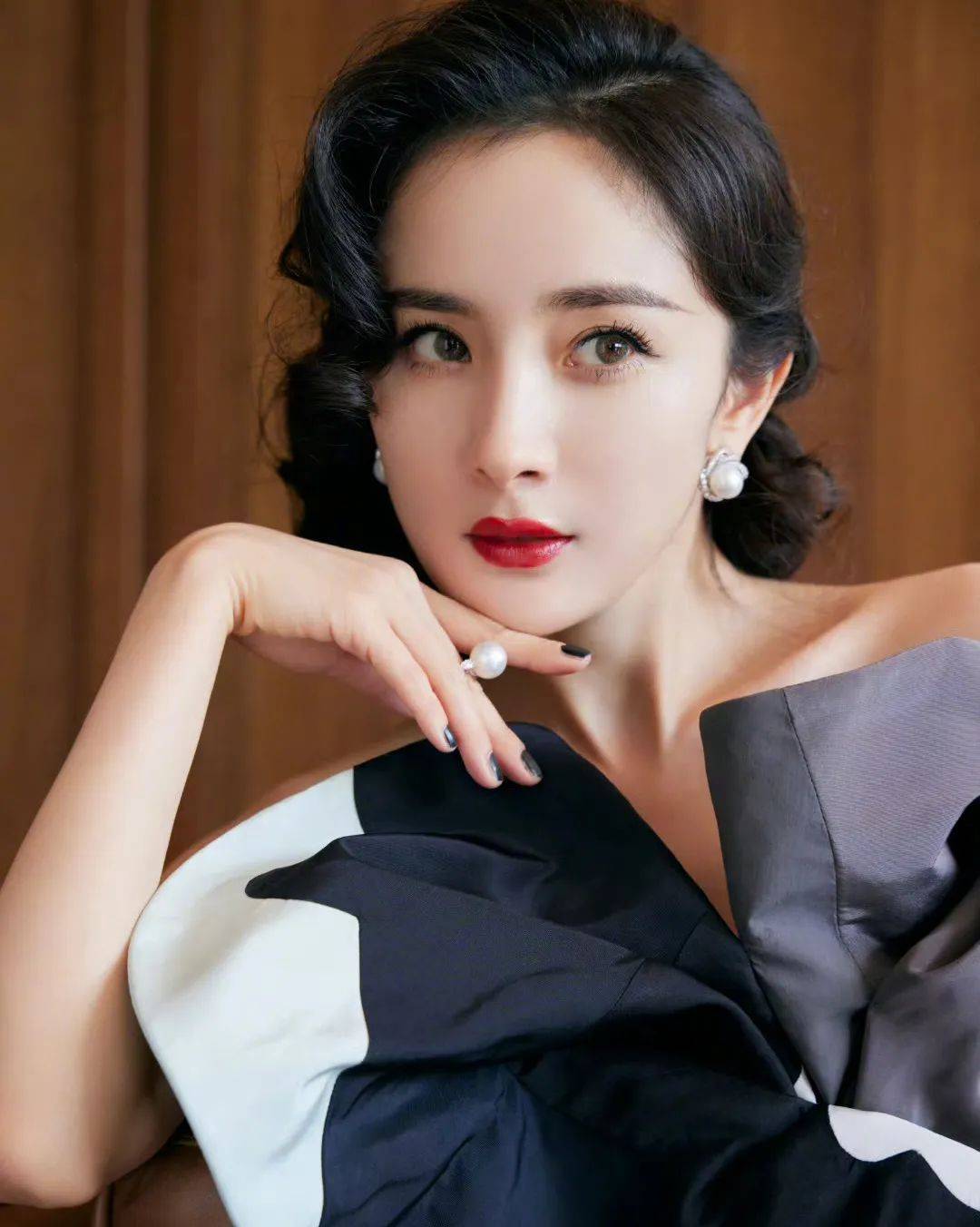 杨幂 | 珍珠耳环好有韵味