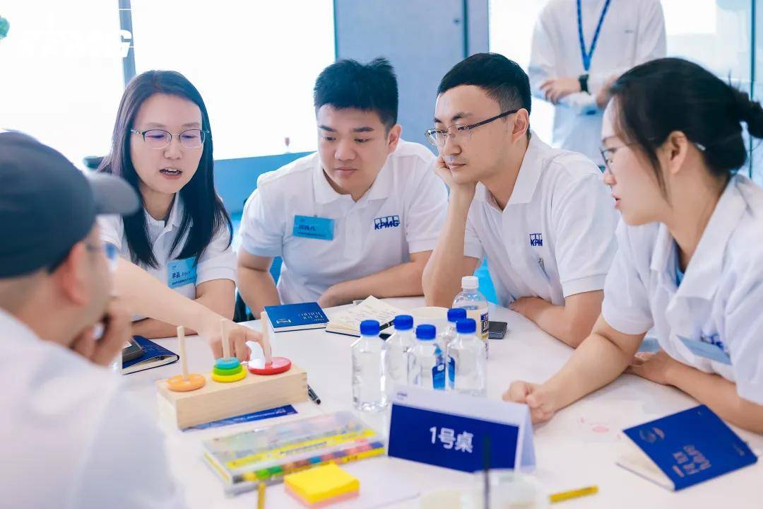 毕马威中国财务管理咨询服务主管合伙人沈怡,作为历届最受欢迎讲师