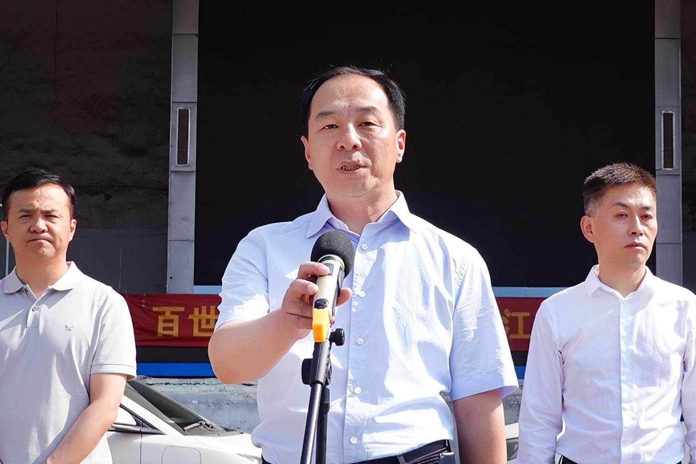 盂县人民政府副县长韩秀山宣布活动启动盂县卫生健康和体育局局长