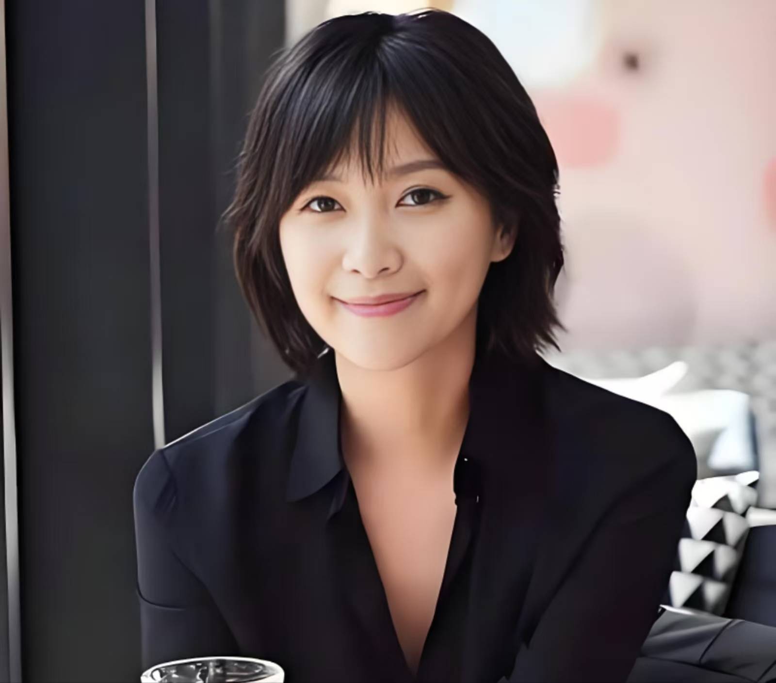 徐静蕾:50岁依旧单身,19岁起没断过男友,背后原因到底是什么?