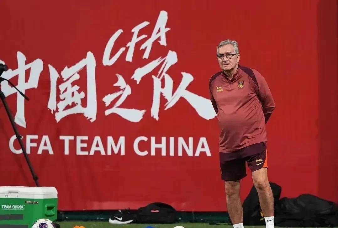 生死战前夕：成都蓉城蓄力冲冠国足名单暗藏玄机