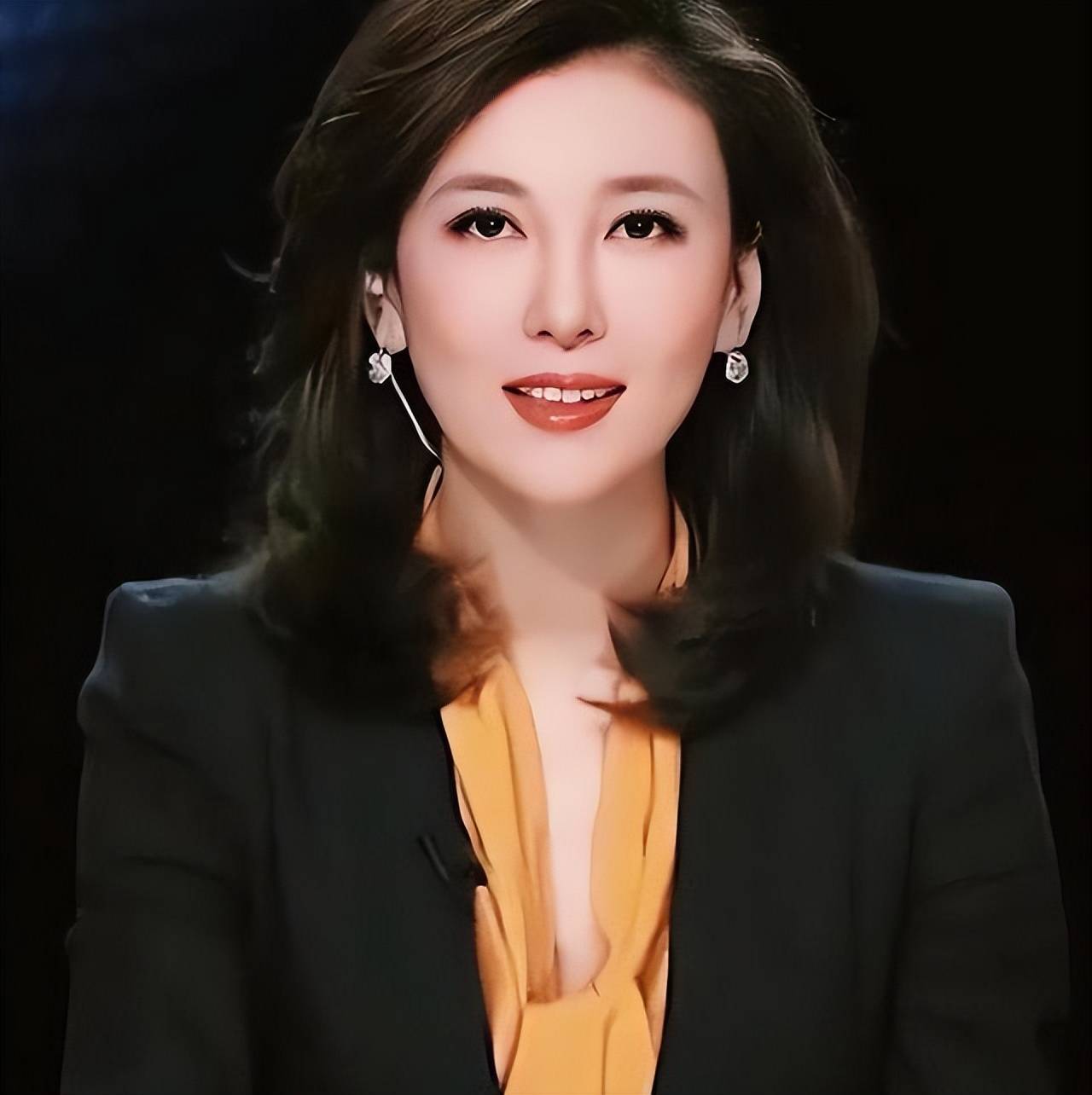 央视主播李红:因出身遭网暴,嫁富豪传闻不断,如今46岁她怎样了