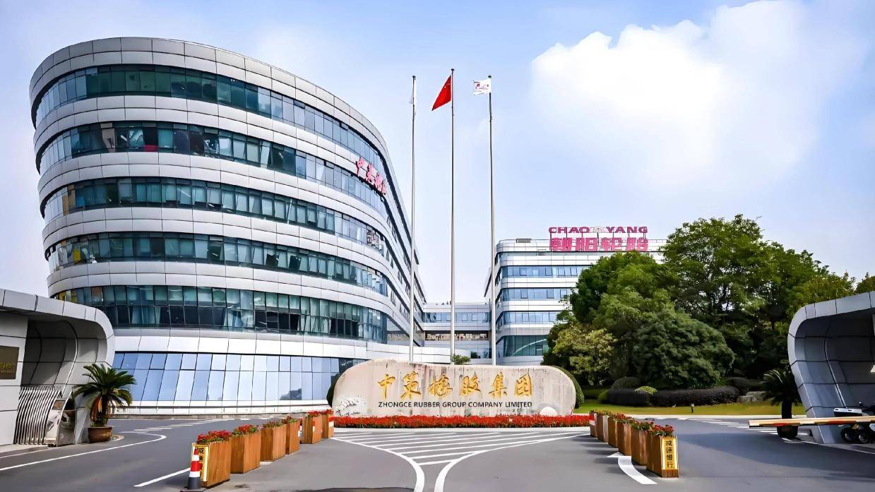 老子董事长，儿子董秘！“巨星系”仇建平第4次敲钟