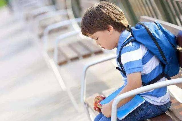 纪律中的孩子不是要管理孩子或教孩子，而是要