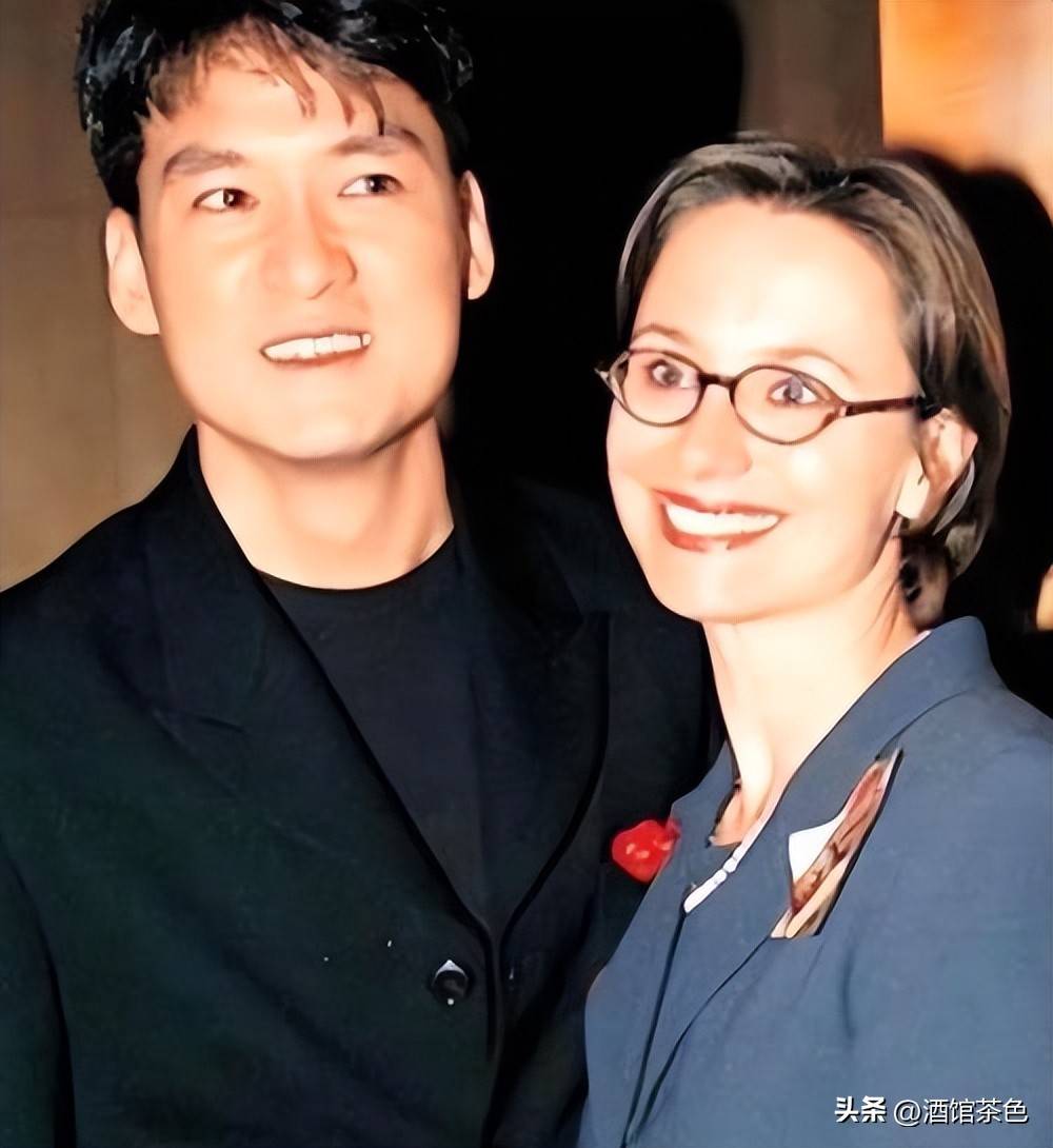 周华健现状：65岁仍不显老，混血儿子刚结婚，父子俩看着像兄弟_周厚安_康粹兰_音乐