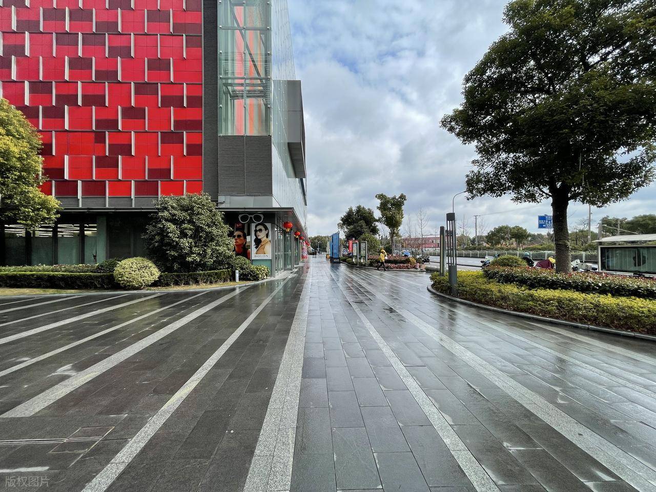 老外最多的3座城市，从旅游变成定居，外国人数甚至超过本地人 -华闻时空