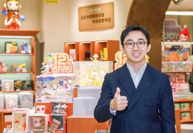 比买黄金还赚钱，二手市场部分溢价超30倍！“85后”泡泡玛特创始人1467亿元身家成河南新首富