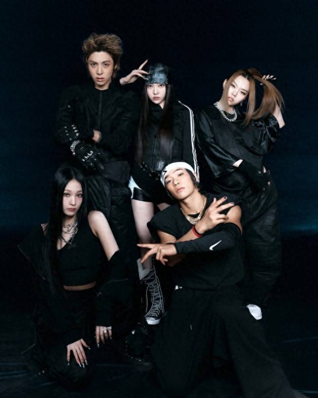 韩国财阀三代勇闯KPOP,新世界集团外孙女文徐允混声组合出道 插图 韩国财阀三代勇闯KPOP,新世界集团外孙女文徐允混声组合出道 插图