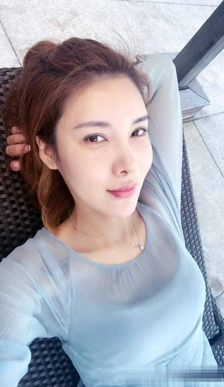奥运冠军杜丽近况:大变样疑整容,颜值逆天变女神,41岁风韵犹存