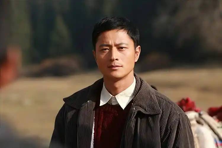 帅斌林江国:和馨子不是夫妻,低调演戏有实力,妻子气质不俗