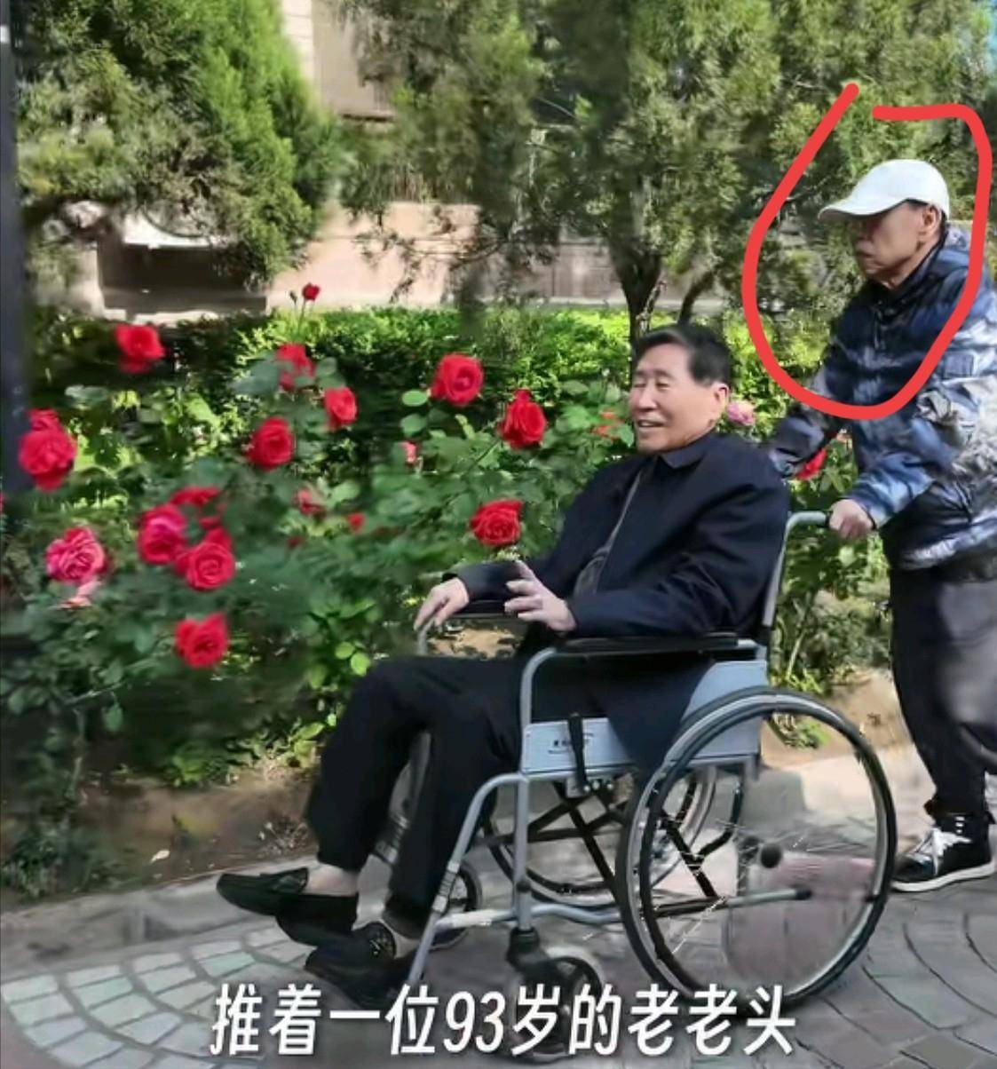 尽管潘林生年已九旬但从视频来看老人的精神面貌非常不错头发黑亮