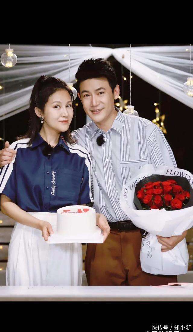 陆毅携妻女成都啃蹄花,15岁贝儿颜值惊艳,基因优势显而易见