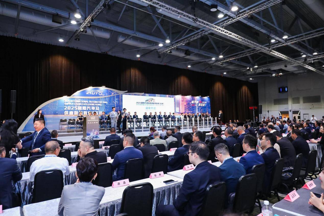 家庭与商务的不妥协之选，魏牌全新高山亮相香港车博会