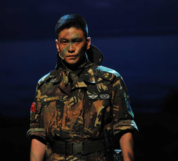 "军旅一哥"李飞近况:与母亲卖鱼维生,真的是没戏可接了吗?