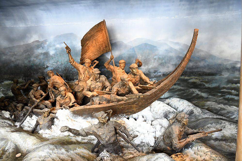 红军陷入重围,17勇士强渡大渡河,多年后杨得志:其实是18勇士!