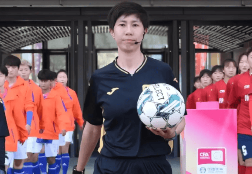 闭眼不看进球回放！中超女足争议主裁回应误判：反正你们也0
