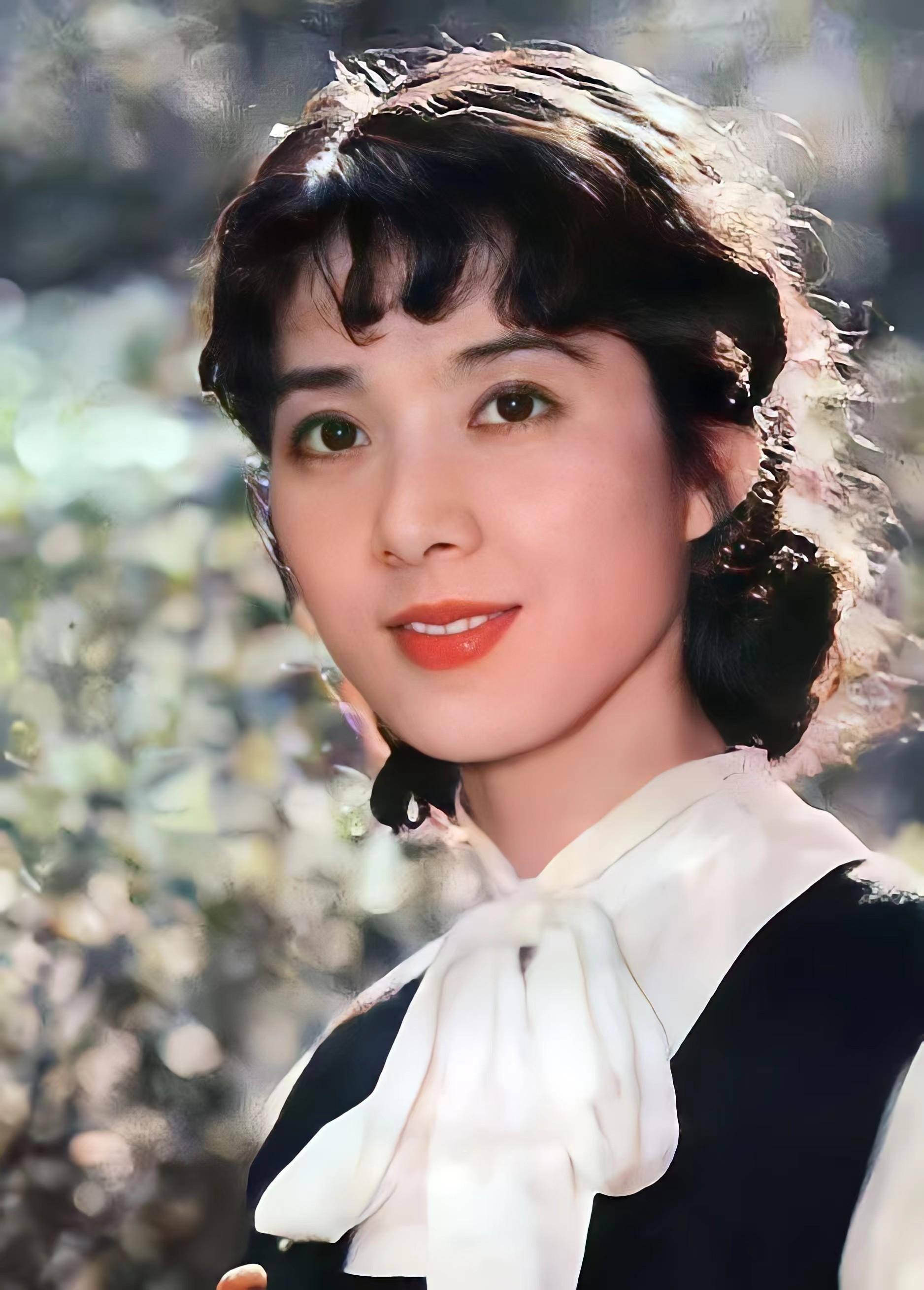 龚雪内地第一美女37年恩爱无绯闻72岁依旧风采迷人