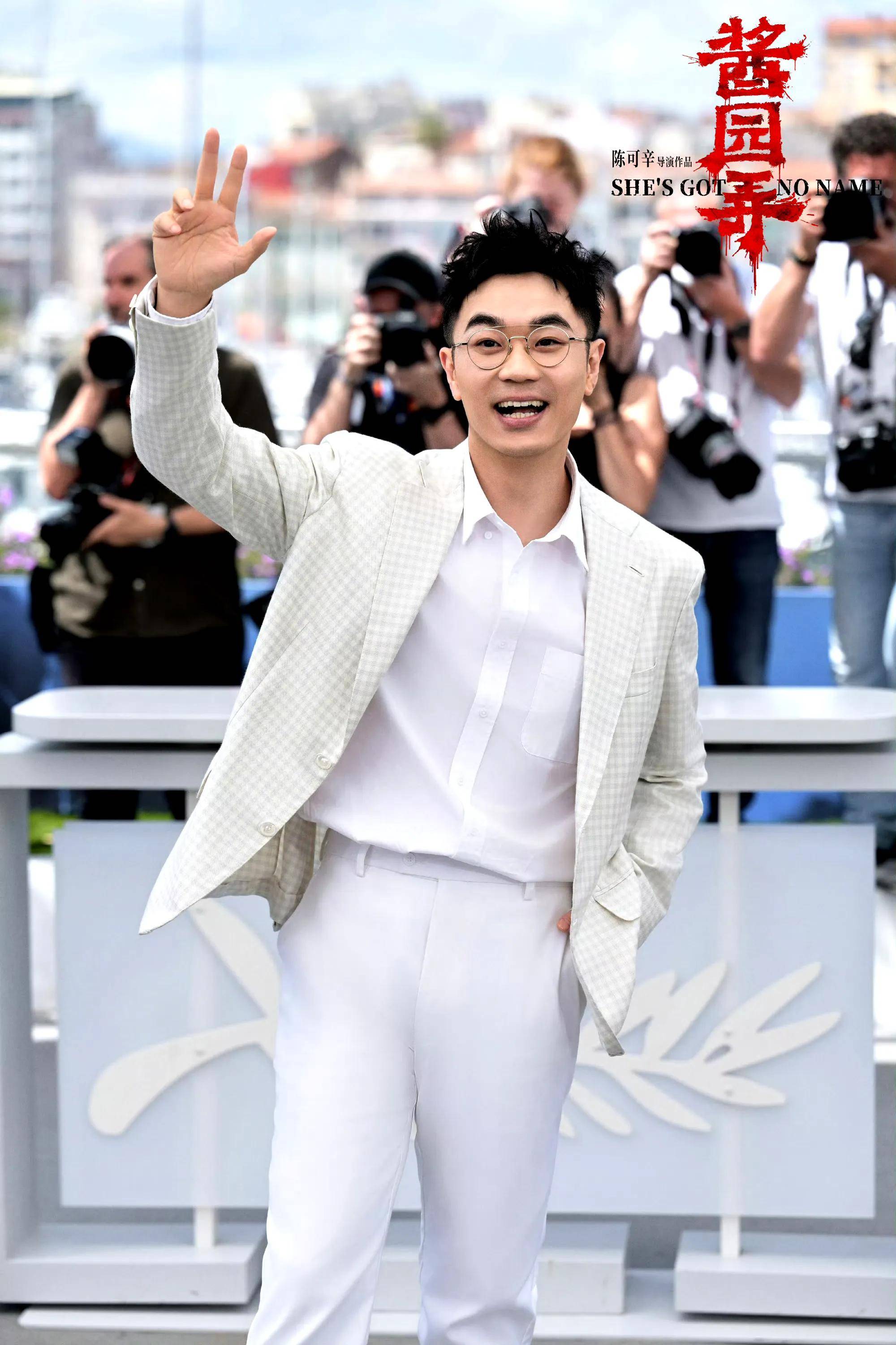 窦加的铜马雕塑展览及其艺术魅力| TikTok, image size:2000x3000