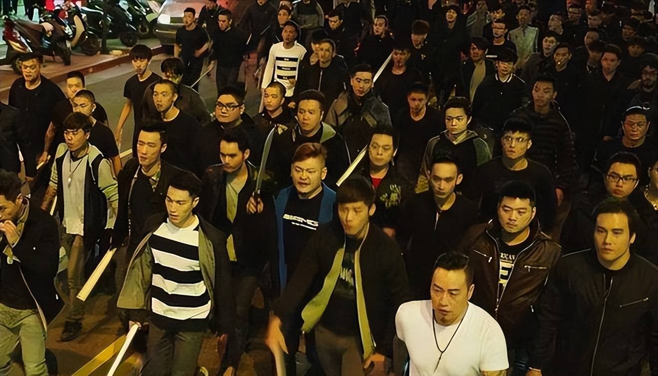 黑老大易连峰落网,调戏一女子,不料踢到钢板遭覆灭