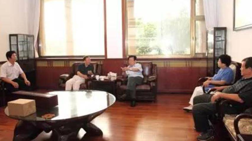 李瑞环卸任后的淡泊生活：爱写书总结，专职京剧改编__李瑞环卸任后的淡泊生活：爱写书总结，专职京剧改编